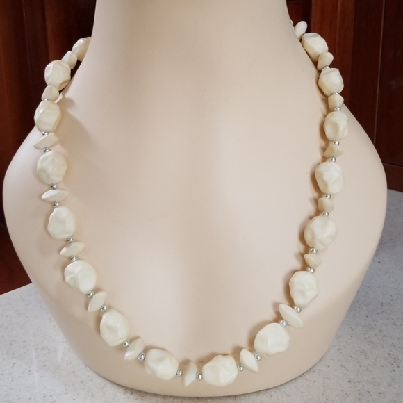 Vintage Mid Century Modern Chunky Beaded Necklace - Picture 8 of 16